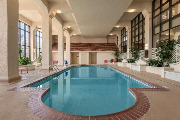 Embassy Suites By Hilton Hotel Baton Rouge image 11